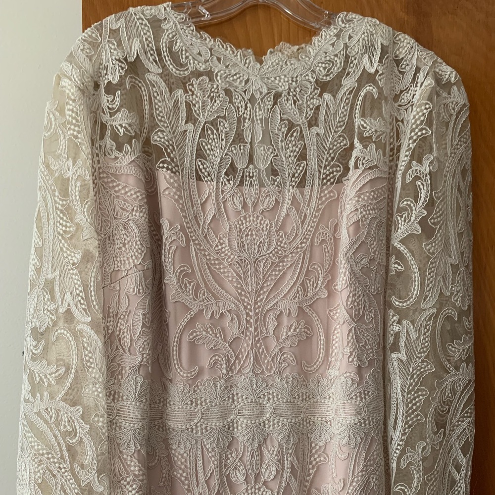 Tadashi Shoji BHLDN wedding dress. Like new. Size 20.